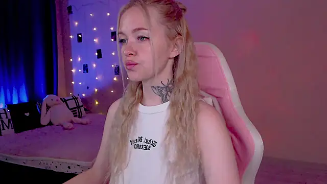 Snapshot of Naughty_Mable chatting on 07-05-26, 11:45 Naughty Mable online show from 07-05-26, 11:45