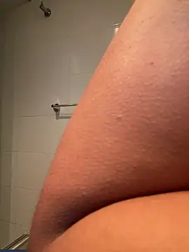 Snapshot of lauuraww chatting on 01-04-25, 05:05 lauuraww online show from 01-04-25, 05:05