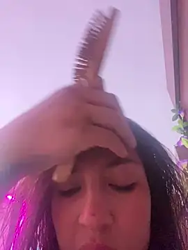 Snapshot of lauuraww chatting on 01-18-25, 10:49 lauuraww online show from 01-18-25, 10:49