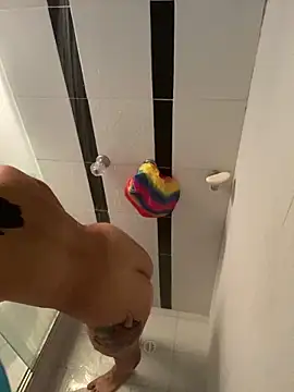 Snapshot of lauuraww chatting on 01-19-25, 05:05 lauuraww online show from 01-19-25, 05:05