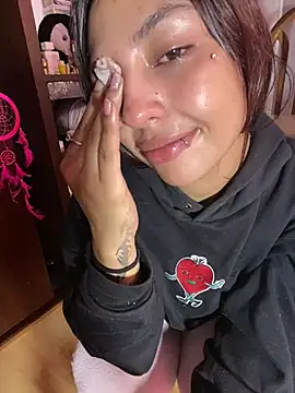 Snapshot of lauuraww chatting on 02-14-25, 04:26 lauuraww online show from 02-14-25, 04:26