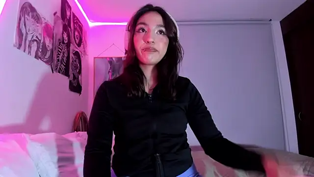 Snapshot of lauuraww chatting on 03-10-25, 03:45 lauuraww online show from 03-10-25, 03:45