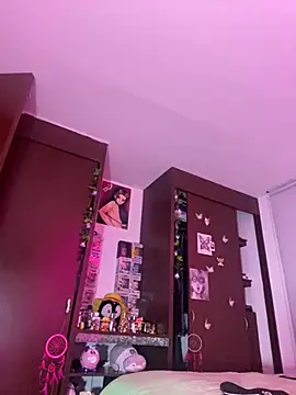 Snapshot of lauuraww chatting on 03-13-25, 02:49 lauuraww online show from 03-13-25, 02:49