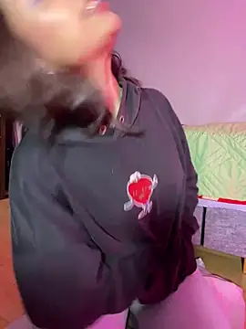 Snapshot of lauuraww chatting on 03-18-25, 04:26 lauuraww online show from 03-18-25, 04:26