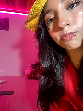 Snapshot of lauuraww chatting on 10-23-25, 02:00 lauuraww online show from 10-23-25, 02:00