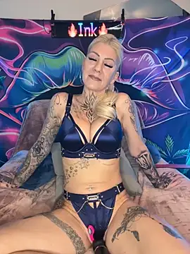 Snapshot of Tata-Ink chatting on 10-17-25, 08:39 Tata-Ink online show from 10-17-25, 08:39