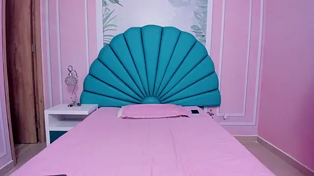 Daphne Fox  online show from 01-12-25, 11:28