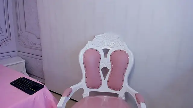 Daphne Fox  online show from 03-04-25, 08:57