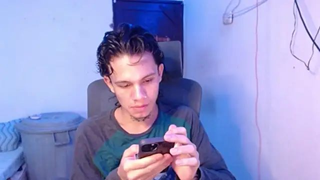 Snapshot of andy_dan18 chatting on 07-04-26, 12:28 andy dan18 online show from 07-04-26, 12:28