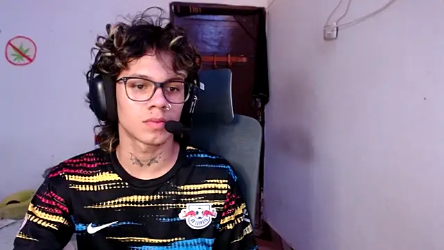 Snapshot of andy_dan18 chatting on 08-01-26, 07:57 andy dan18 online show from 08-01-26, 07:57