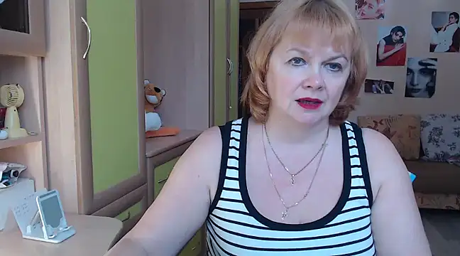 Snapshot of vixey_fox chatting on 01-13-25, 09:52 vixey fox online show from 01-13-25, 09:52