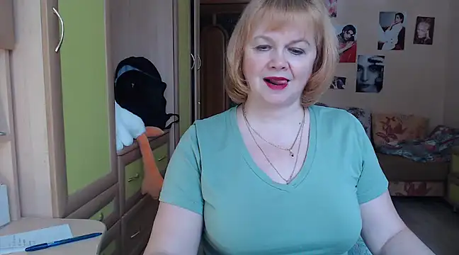 Snapshot of vixey_fox chatting on 01-25-25, 09:04 vixey fox online show from 01-25-25, 09:04