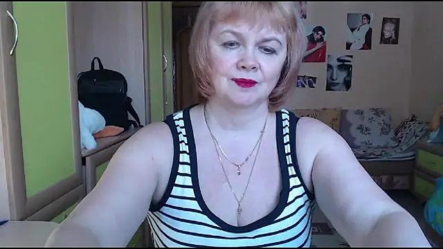 Snapshot of vixey_fox chatting on 02-17-25, 09:46 vixey fox online show from 02-17-25, 09:46