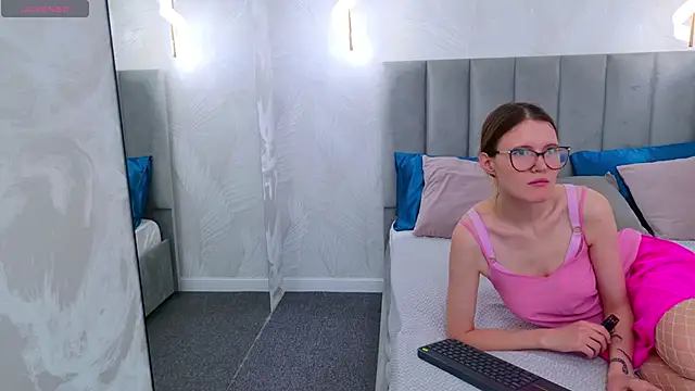 NellieLoyns online show from 01-19-25, 04:04