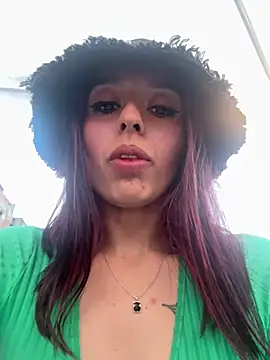 Snapshot of BlueStoneX chatting on 02-09-25, 11:04 BlueStoneX online show from 02-09-25, 11:04