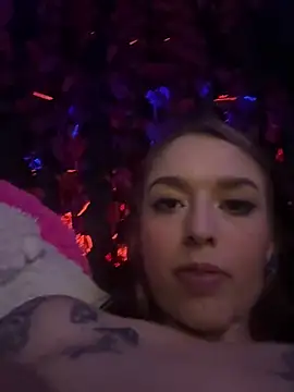 Snapshot of BlueStoneX chatting on 02-18-25, 08:27 BlueStoneX online show from 02-18-25, 08:27