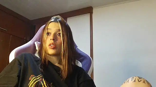 Snapshot of BlueStoneX chatting on 10-05-25, 06:56 BlueStoneX online show from 10-05-25, 06:56