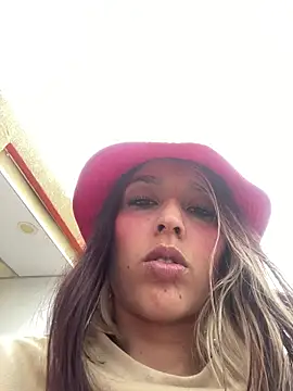 Snapshot of BlueStoneX chatting on 11-16-25, 09:53 BlueStoneX online show from 11-16-25, 09:53