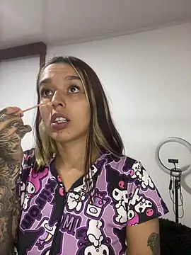 Snapshot of BlueStoneX chatting on 11-19-25, 06:46 BlueStoneX online show from 11-19-25, 06:46