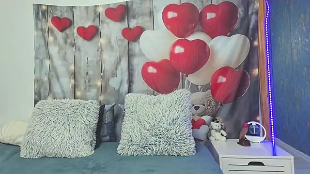 EmaLowe online show from 09-26-25, 03:21