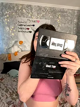 Snapshot of Sabrina_shells chatting on 10-05-25, 10:24 Sabrina shells online show from 10-05-25, 10:24