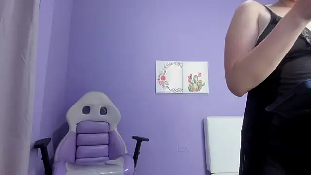 Snapshot of Carolina_Burninng chatting on 02-06-25, 08:02 Carolina Burninng online show from 02-06-25, 08:02