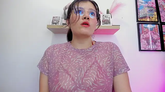 Snapshot of Carolina_Burninng chatting on 09-27-25, 08:58 Carolina Burninng online show from 09-27-25, 08:58