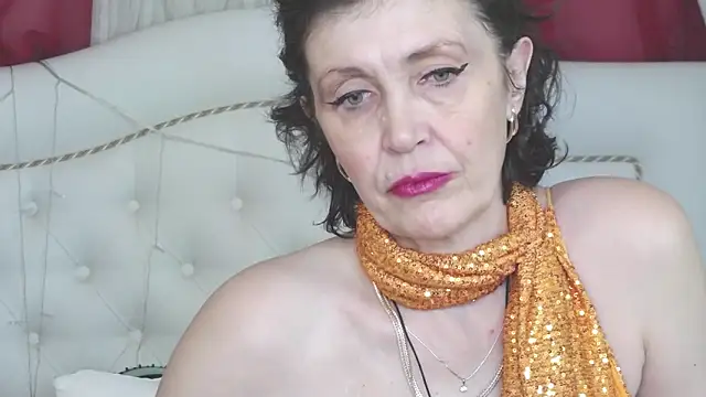 SilviaHart online show from 12-14-25, 06:52