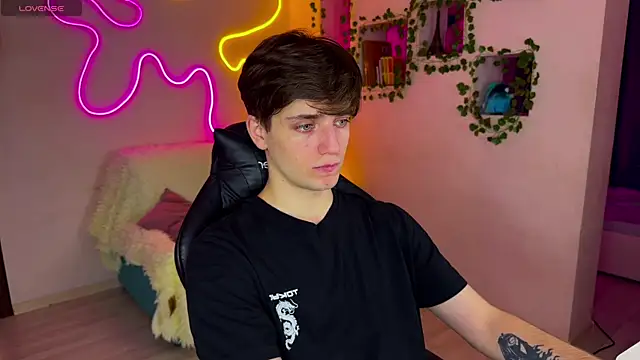 RobertAndLinela online show from 02-14-25, 07:12