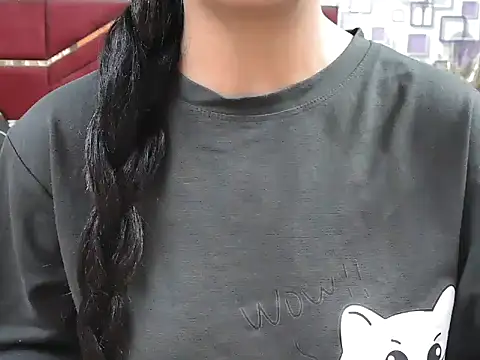 Snapshot of Somiya87 chatting on 10-25-25, 04:53 Somiya87 online show from 10-25-25, 04:53