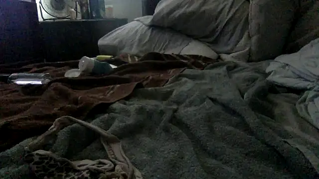 Snapshot of bubblebut420 chatting on 12-23-24, 06:27 bubblebut420 online show from 12-23-24, 06:27