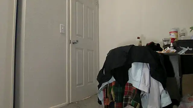 Snapshot of bubblebut420 chatting on 10-24-25, 08:49 bubblebut420 online show from 10-24-25, 08:49