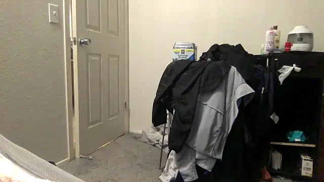 Snapshot of bubblebut420 chatting on 11-21-25, 01:10 bubblebut420 online show from 11-21-25, 01:10