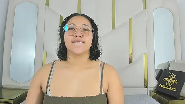 IsabellRodriguez18 online show from 11-17-25, 04:07