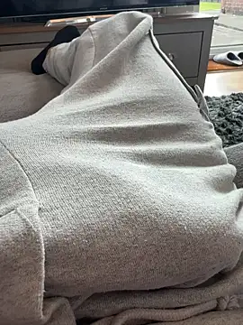 Snapshot of 22TT2295 chatting on 03-14-25, 02:52 22TT2295 online show from 03-14-25, 02:52