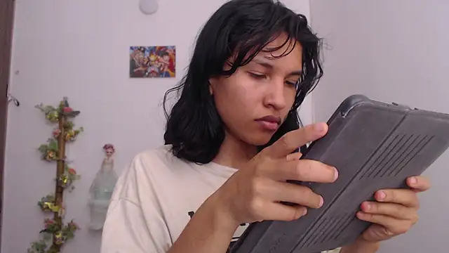 Snapshot of mari_heart chatting on 12-17-25, 12:55 mari heart online show from 12-17-25, 12:55