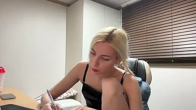 yunasuka online show from 12-28-24, 04:09