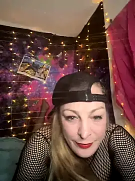 Snapshot of kayNkris chatting on 10-14-25, 08:26 kayNkris online show from 10-14-25, 08:26