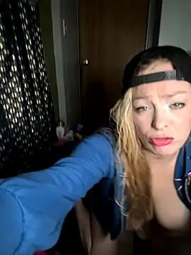 Snapshot of kayNkris chatting on 11-26-25, 12:50 kayNkris online show from 11-26-25, 12:50