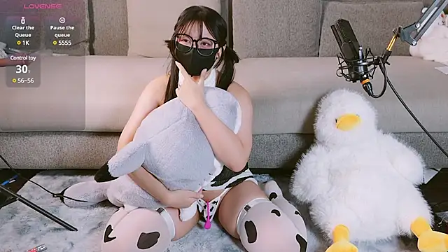 Snapshot of Yu_UwU_ chatting on 01-13-25, 02:11 Yu UwU online show from 01-13-25, 02:11