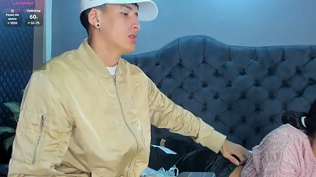 Snapshot of two_milkyway chatting on 03-13-25, 12:35 two milkyway online show from 03-13-25, 12:35