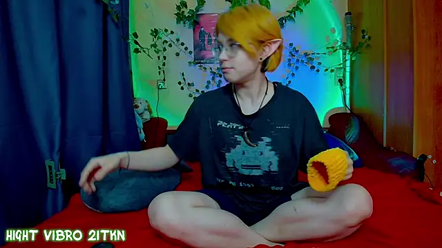 TrickyKitsune online show from 09-11-25, 10:15