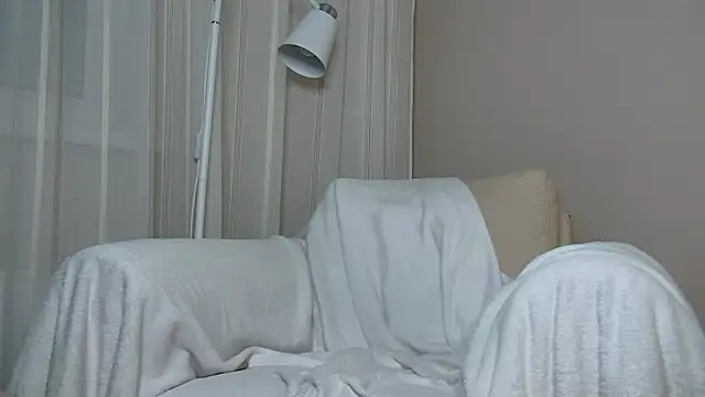 Snapshot of Astoriamilano chatting on 02-07-25, 08:42 Astoriamilano online show from 02-07-25, 08:42