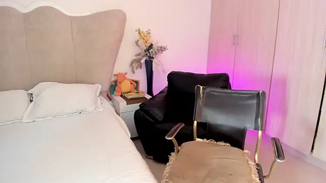 Snapshot of rachaeldeckard__ chatting on 10-21-25, 03:40 rachaeldeckard online show from 10-21-25, 03:40