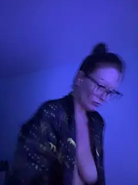 AlessasRoom online show from 05-19-26, 03:46