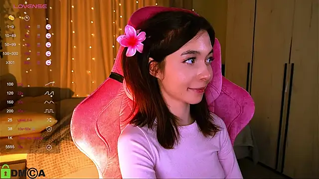 Snapshot of LittleOriana chatting on 03-06-25, 04:52 LittleOriana online show from 03-06-25, 04:52