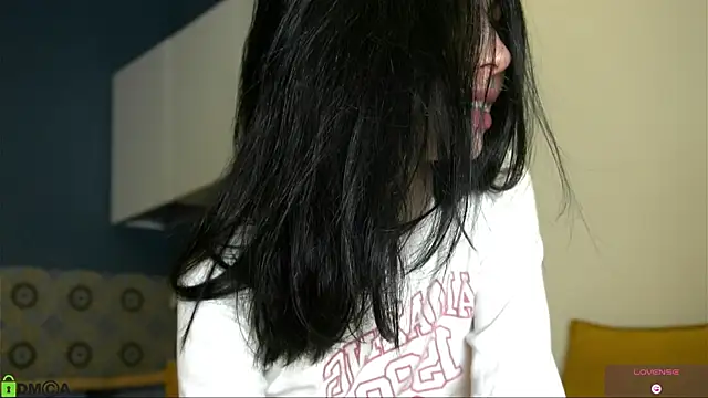 Snapshot of LittleOriana chatting on 06-03-26, 04:59 LittleOriana online show from 06-03-26, 04:59
