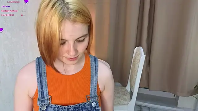 Snapshot of OhYumiYes chatting on 12-28-24, 08:25 OhYumiYes online show from 12-28-24, 08:25