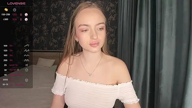 Snapshot of A_delina chatting on 03-09-25, 04:00 A delina online show from 03-09-25, 04:00