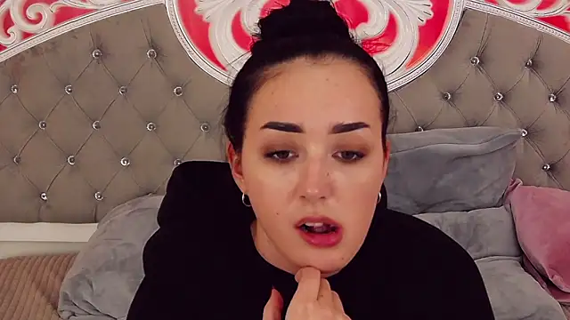 KimKhallifa online show from 02-28-25, 07:37